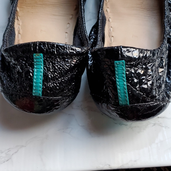 Tieks obsidian black croc patent leather ballet flats with box and flower - Picture 9 of 17